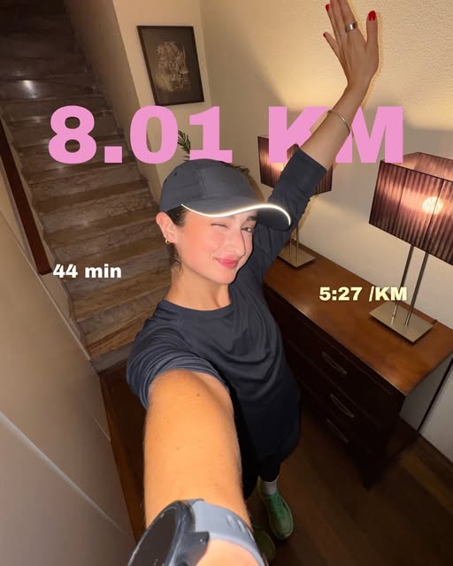 Selfie da Carlota de boné depois de 8 km